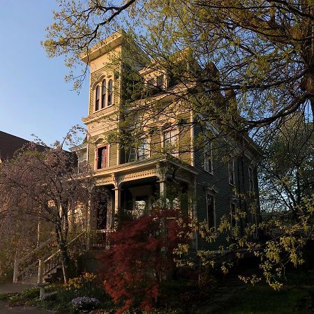Hudson City Bed And Breakfast Экстерьер фото