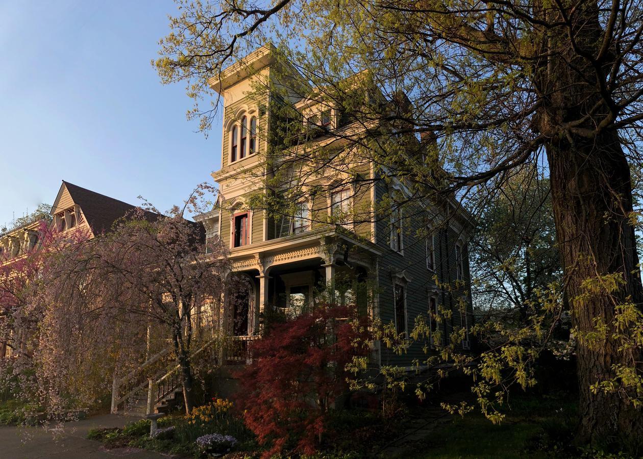 Hudson City Bed And Breakfast Экстерьер фото