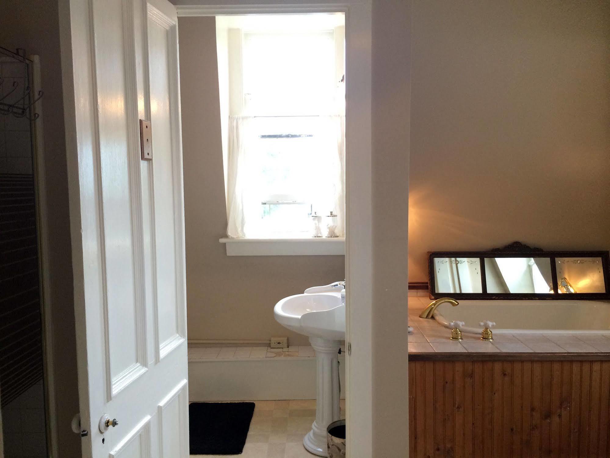 Hudson City Bed And Breakfast Экстерьер фото